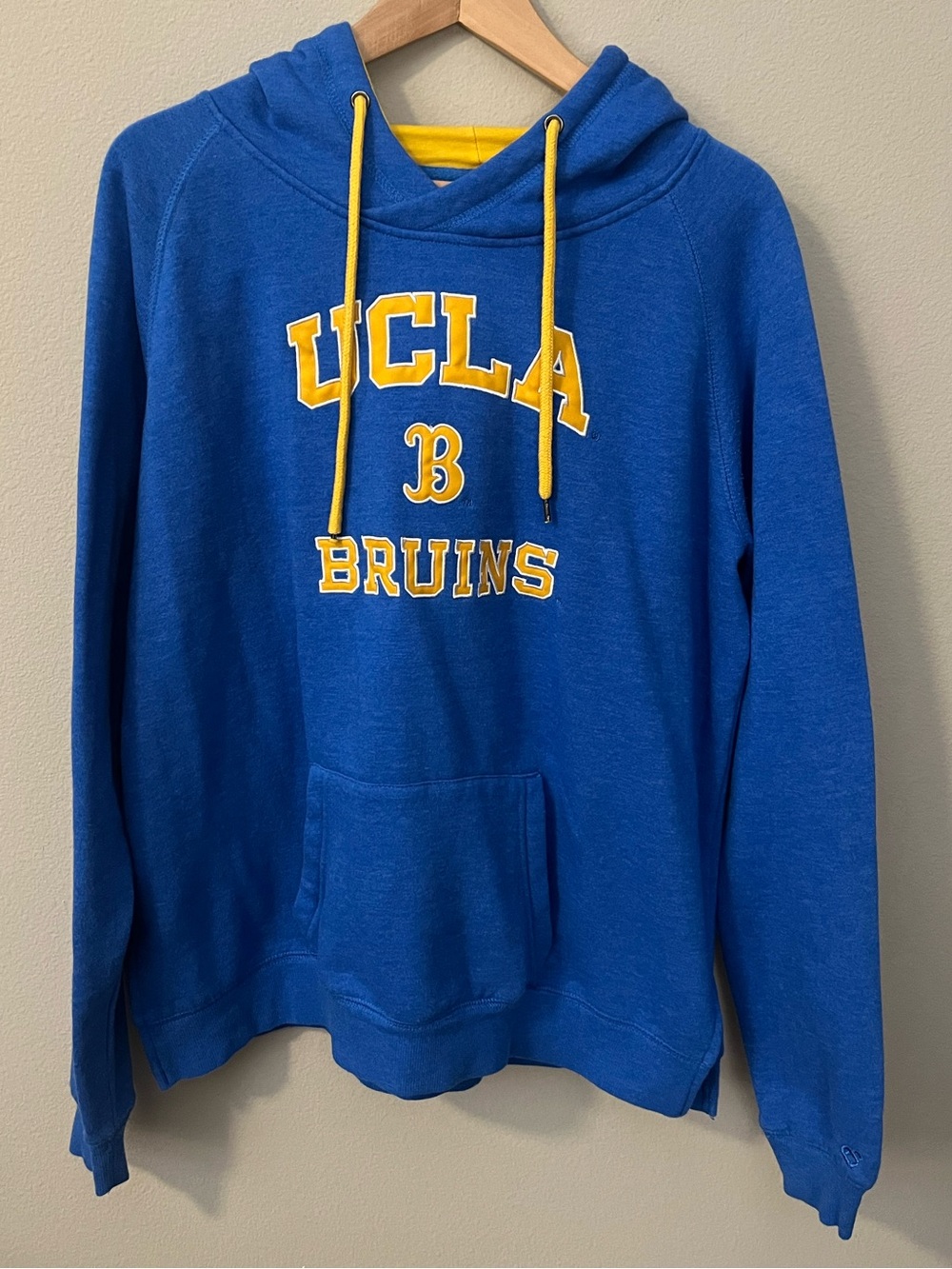 Colosseum Women’s UCLA Bruins Hoodie • Size XL • EUC
